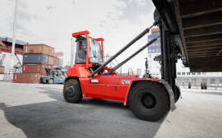 Kalmar’s empty container handler with a checker device delivers efficiency, speed and safety